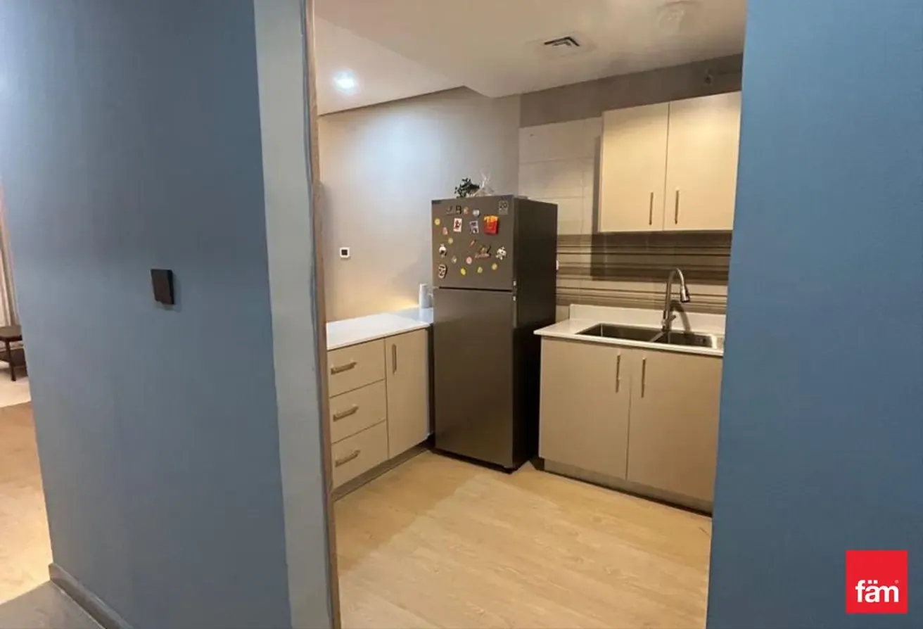 Large Layout Unit with Modern Finishes