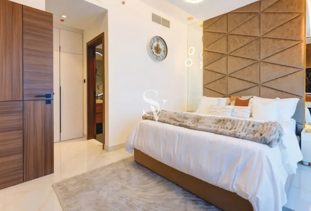 Closed Kitchen I High Floor |20/80 PP |White Goods