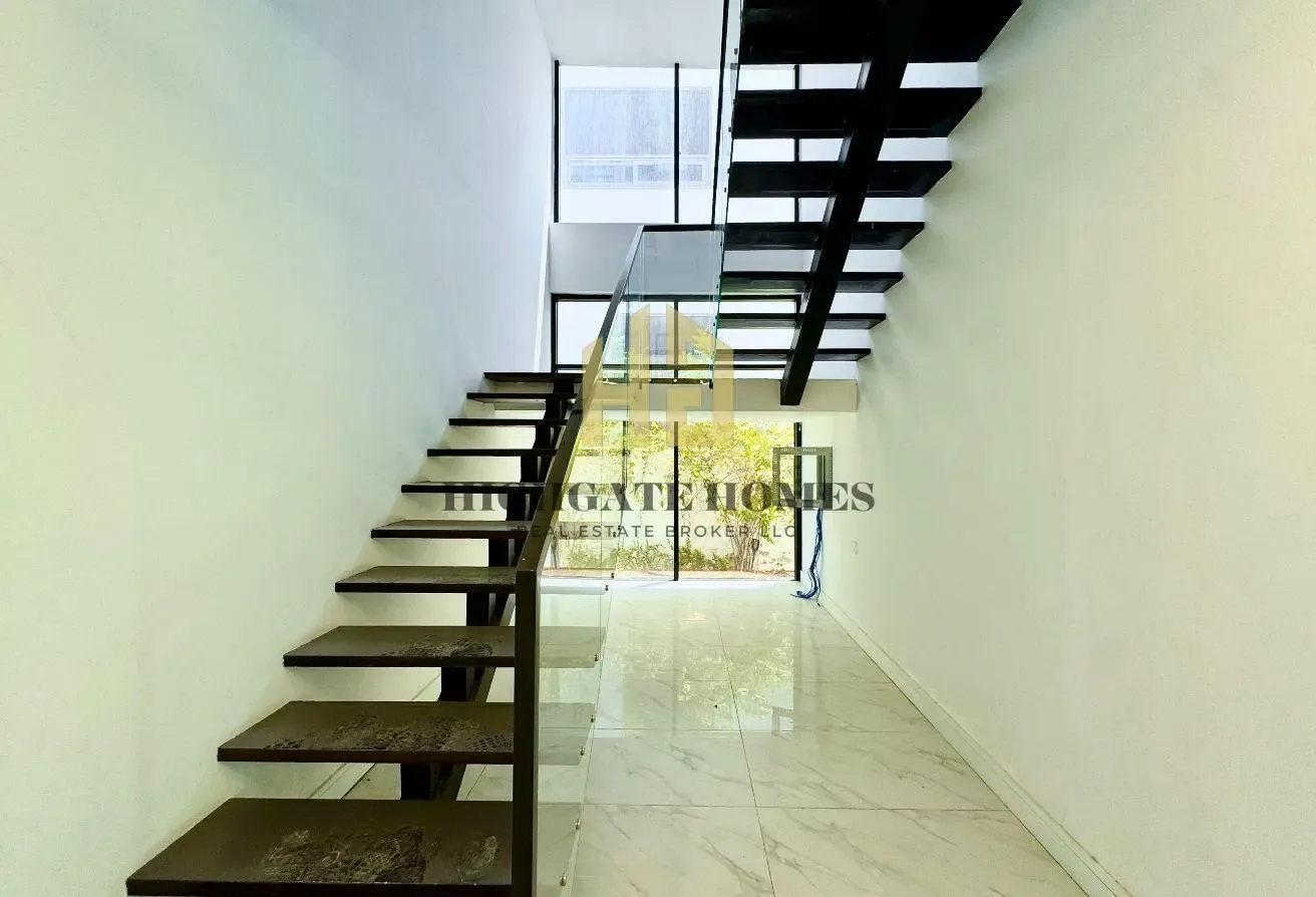 Stunning 6BR New Custom Villa | Vacant Now