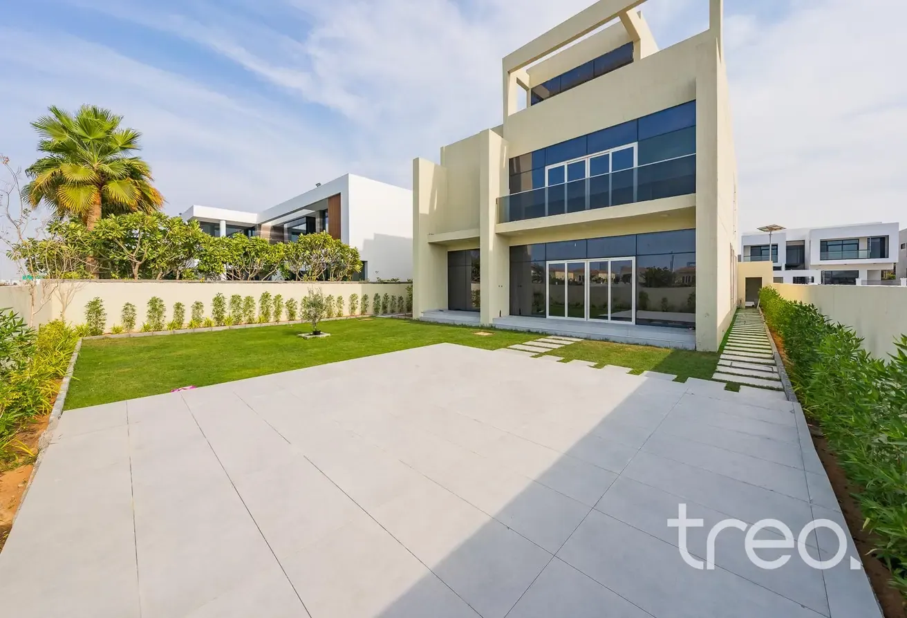 Custom Built | 6 bedroom | Single Row | Vacant