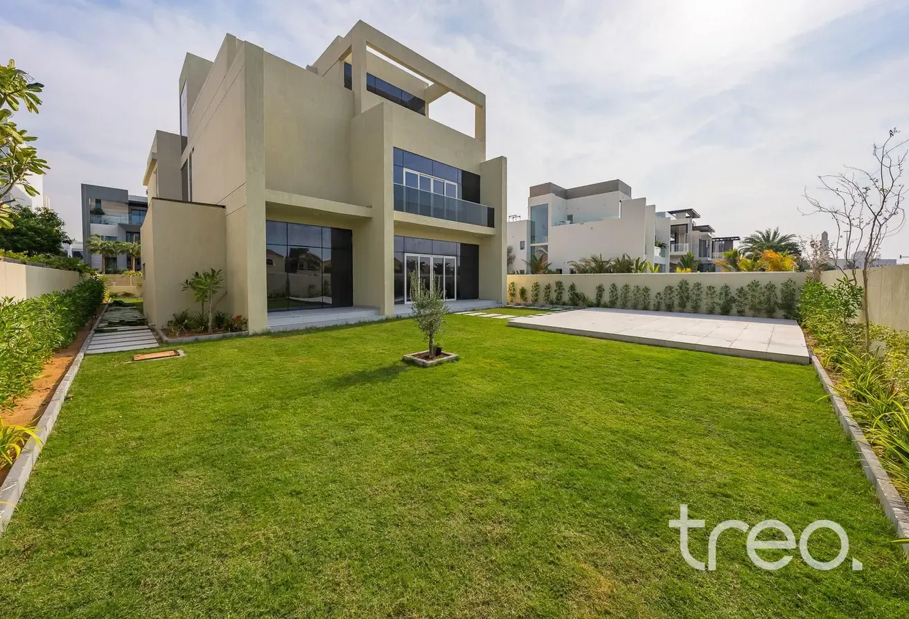 Custom Built | 6 bedroom | Single Row | Vacant