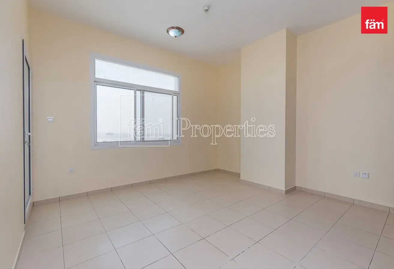 Huge 1 BHK with Terrace + balcony Open View