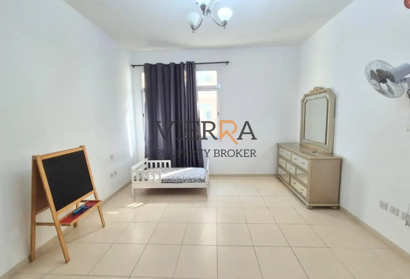 Spacious Layout | With Laundry/Store | Low Floor
