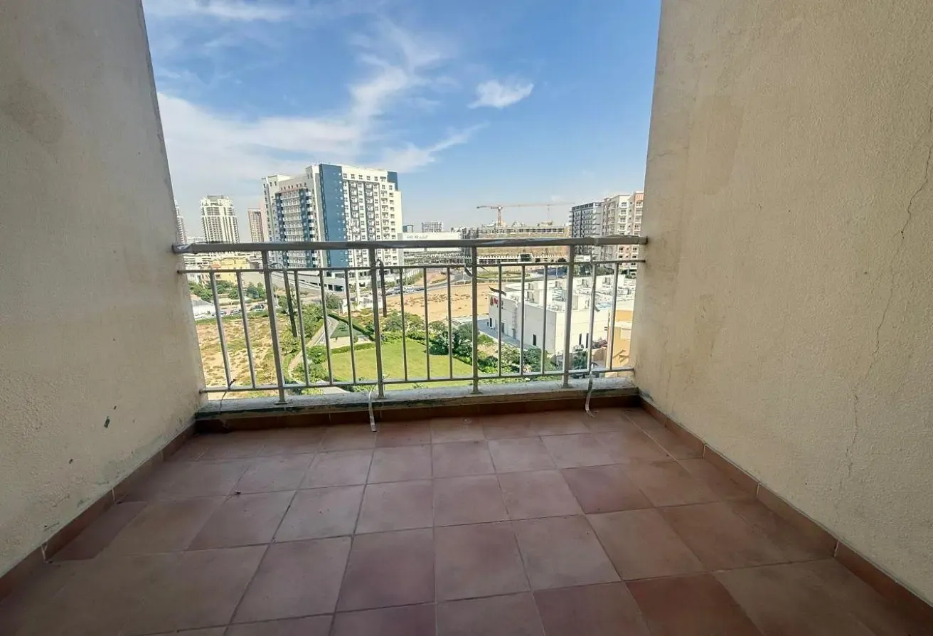 NEAR2MARKET-SPACIOUS VIBRANT-HIGH FLOOR-OPEN VIEWS