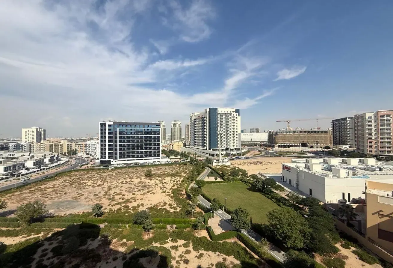 NEAR2MARKET-SPACIOUS VIBRANT-HIGH FLOOR-OPEN VIEWS