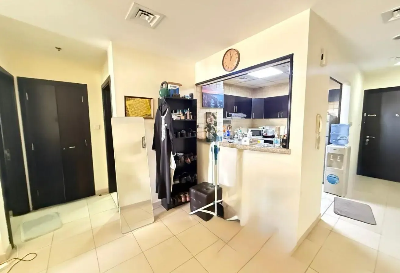 NEAR2MARKET-SPACIOUS VIBRANT-HIGH FLOOR-OPEN VIEWS