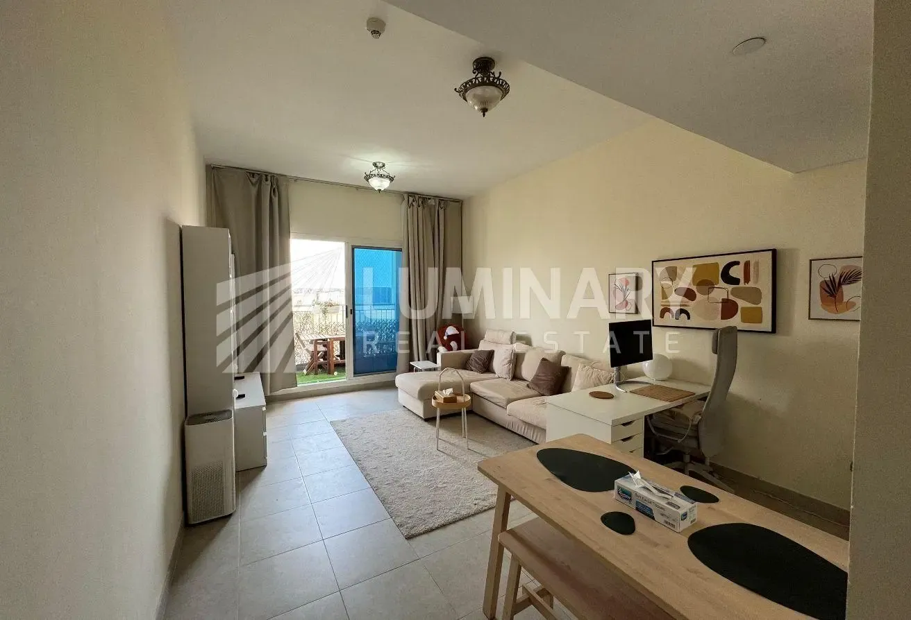 1 BR Apartment in Liwan with Covered Parking