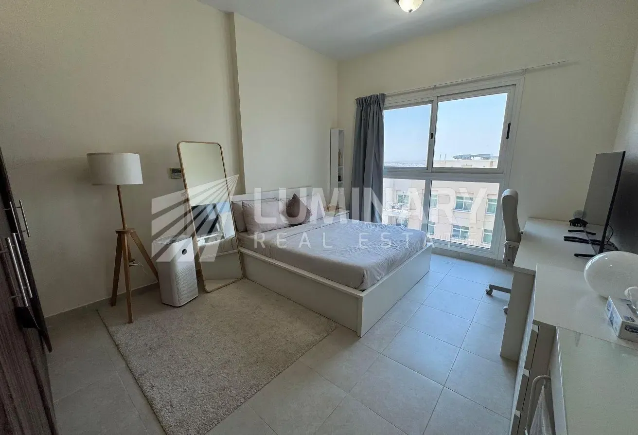1 BR Apartment in Liwan with Covered Parking