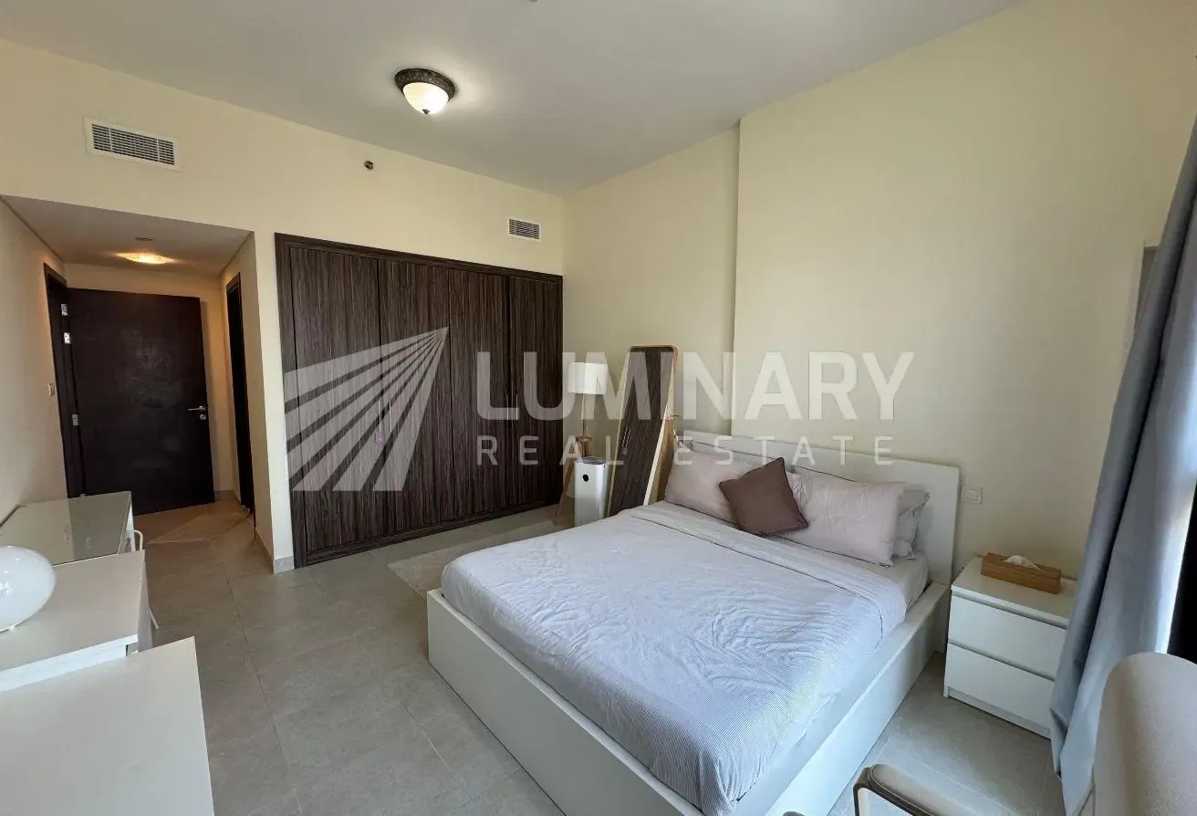 1 BR Apartment in Liwan with Covered Parking