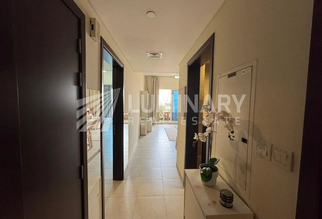 1 BR Apartment in Liwan with Covered Parking