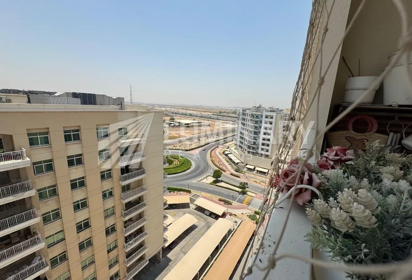 1 BR Apartment in Liwan with Covered Parking