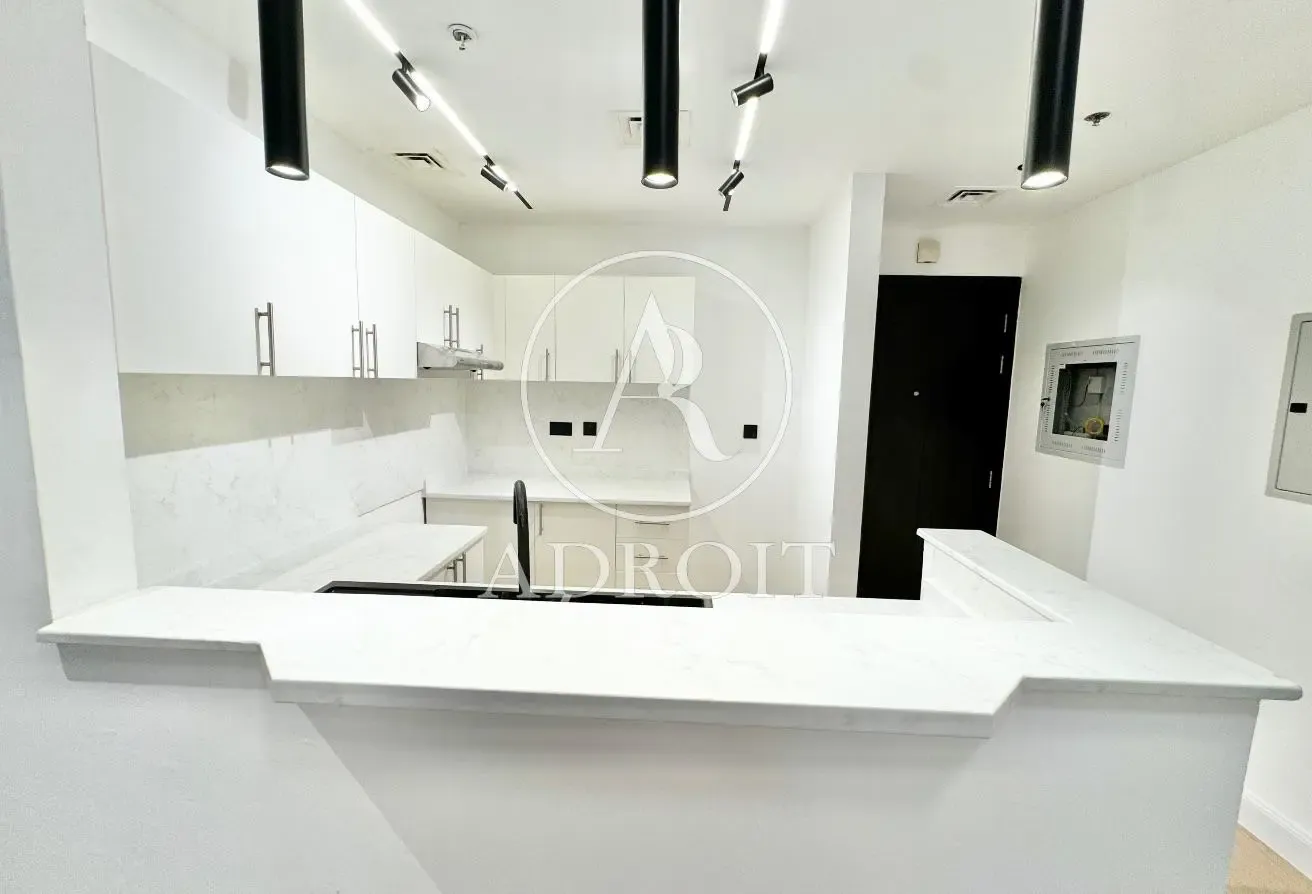 Fully Upgraded 1bedroom with Covered parking