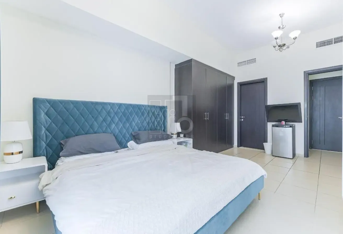 RENTED UNIT | SPACIOUS | FURNISHED | HIGH FLOOR
