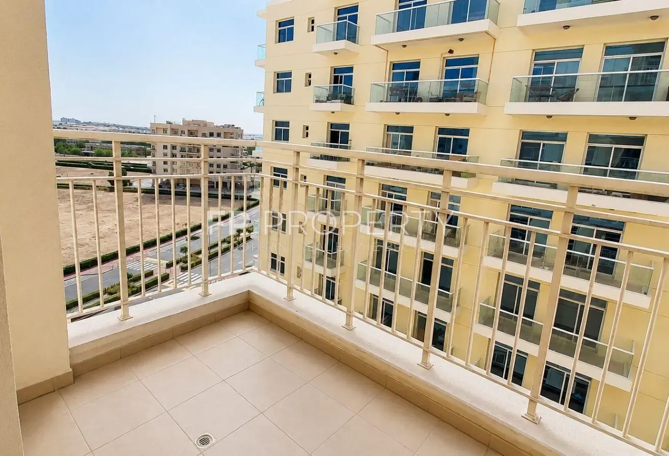 Investor Deal-Close to Mall & Park-Prime Location