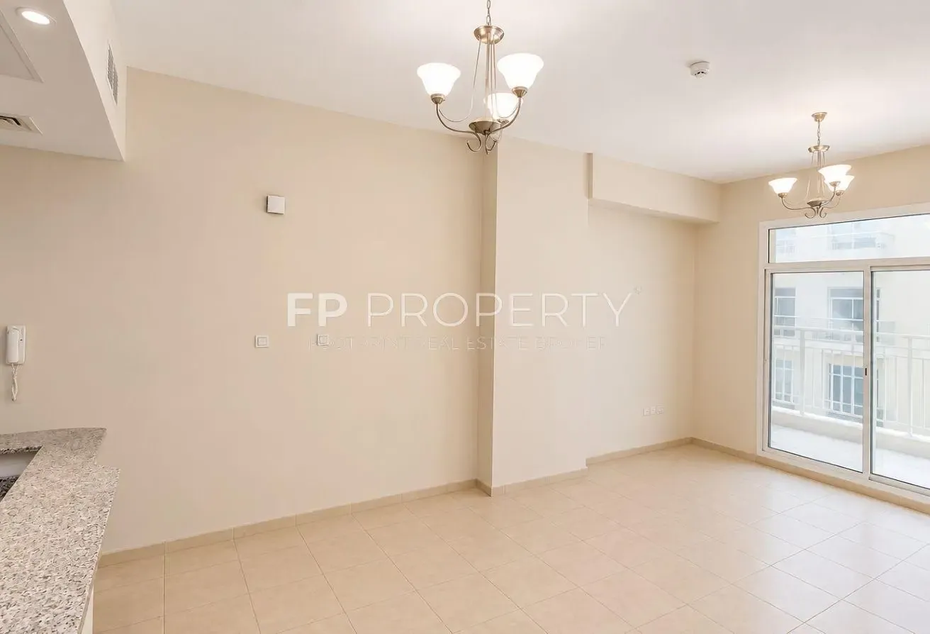 Investor Deal-Close to Mall & Park-Prime Location