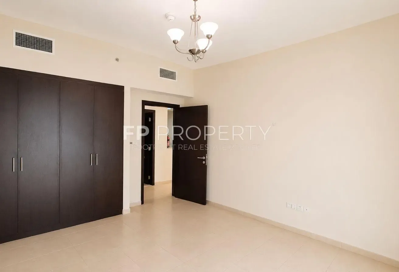 Investor Deal-Close to Mall & Park-Prime Location