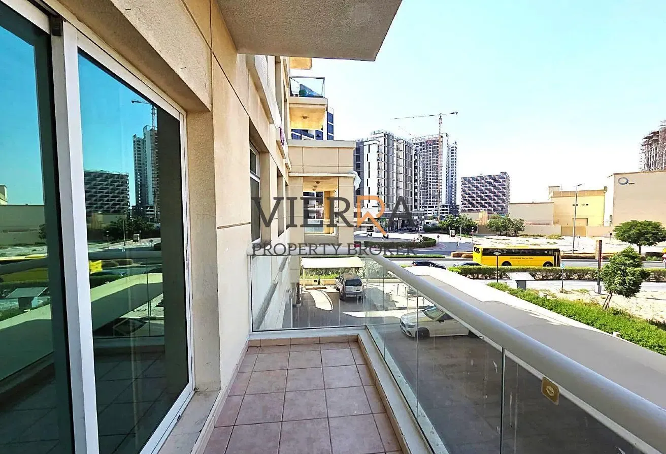 Spacious 1 BR | Un furnished | Good Investment