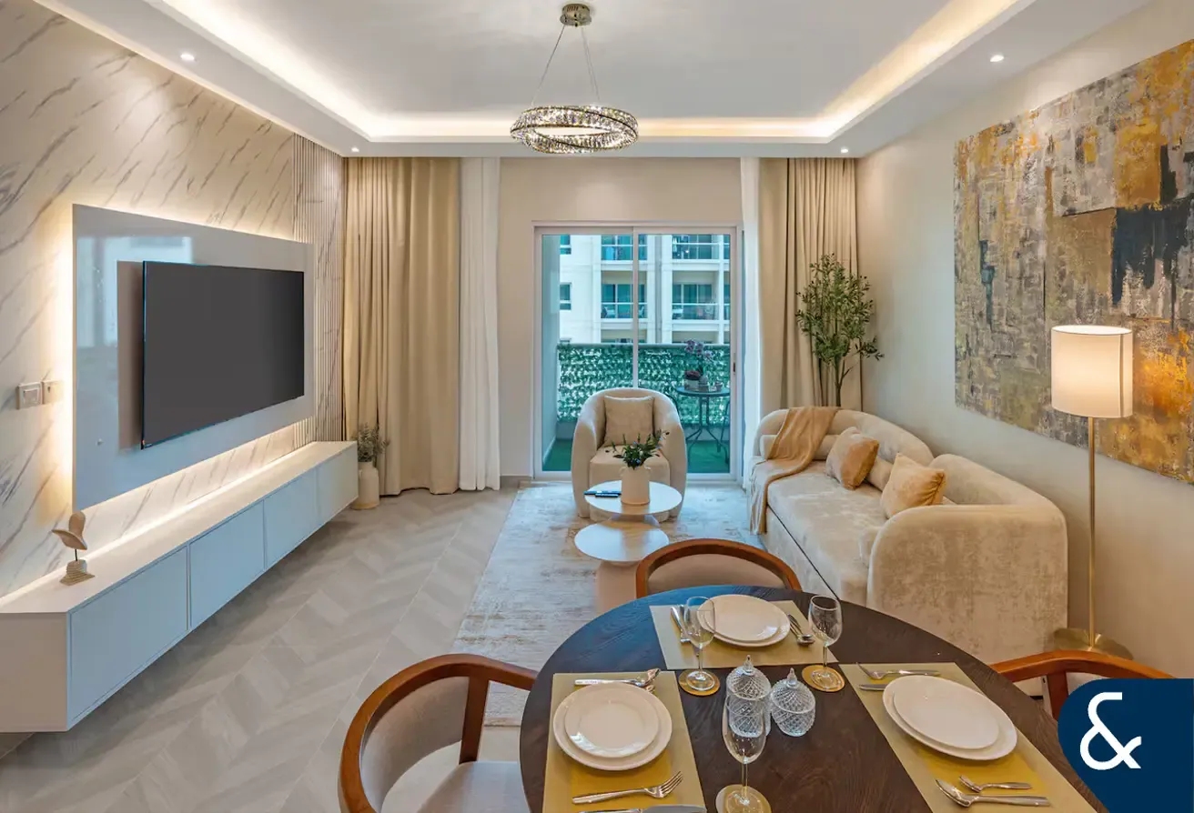 Modern 1 Bed | Fully Upgraded | Furnished