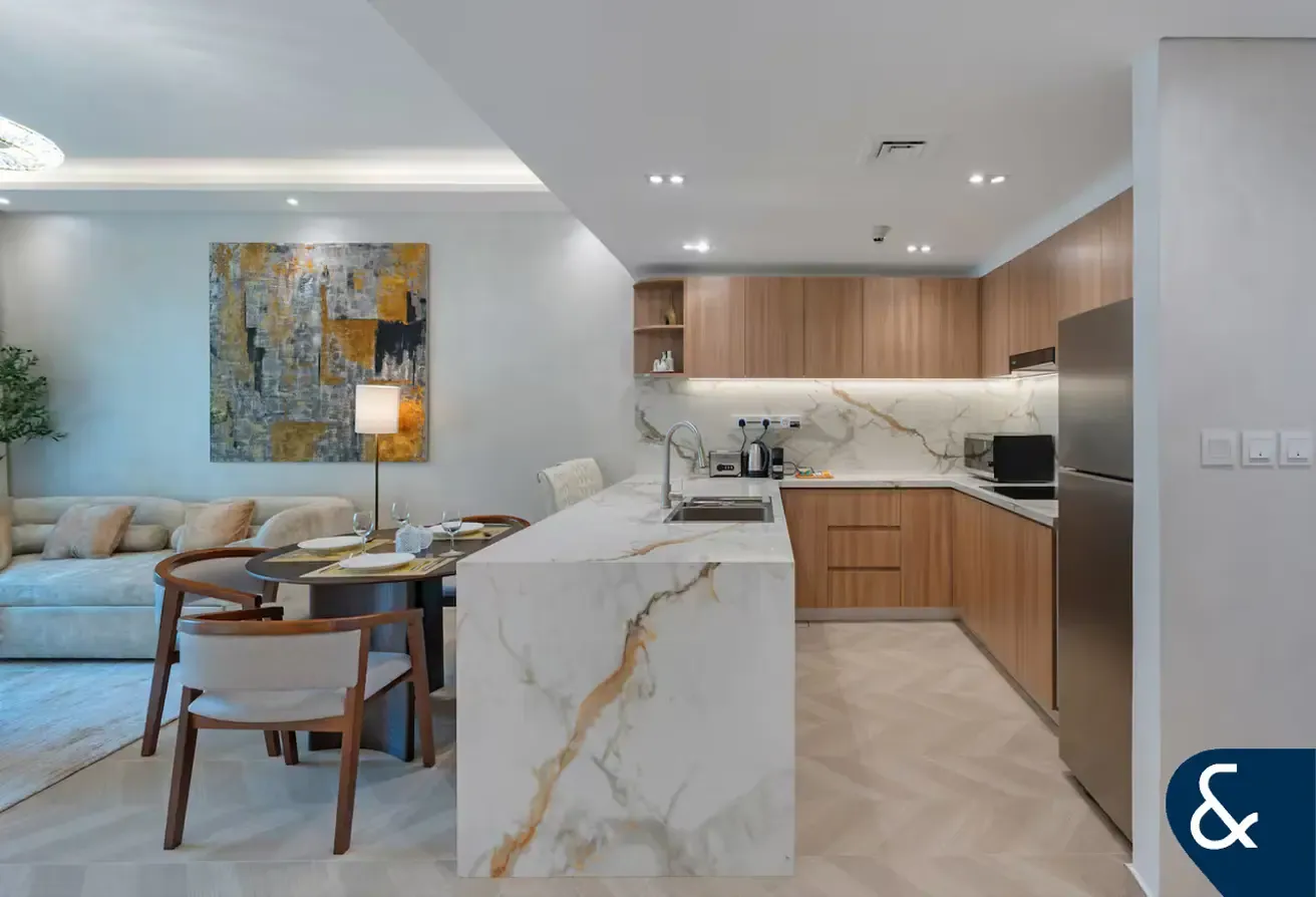 Modern 1 Bed | Fully Upgraded | Furnished