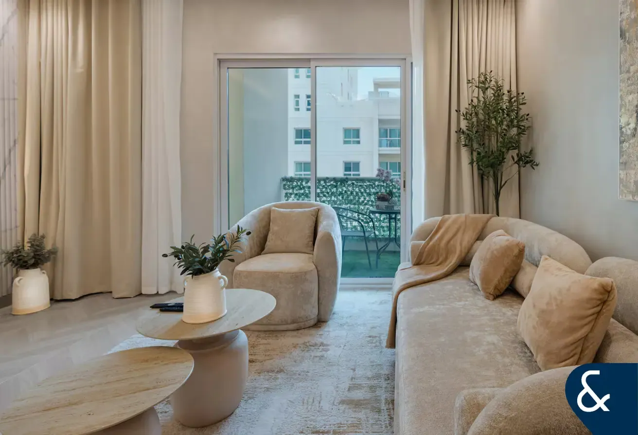 Modern 1 Bed | Fully Upgraded | Furnished