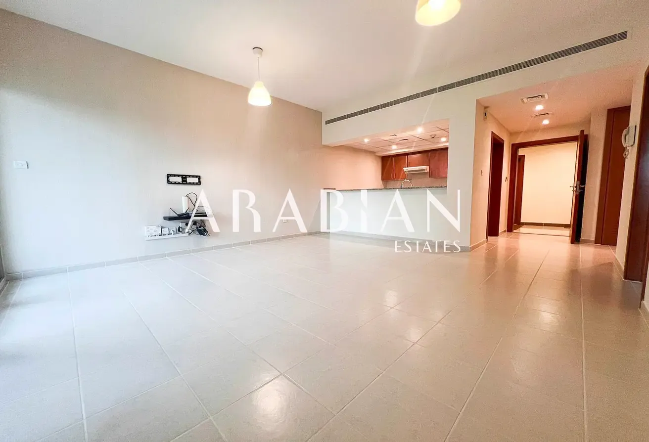 Vacant | Prime Location | Bright | Mint Condition