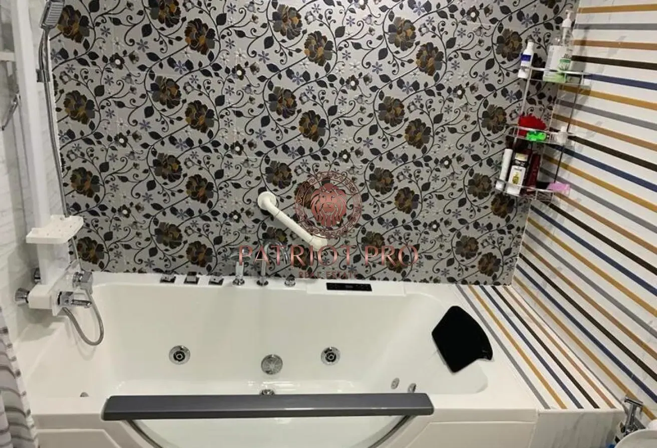 Upgraded I Fully Furnished I Pool View I Move in