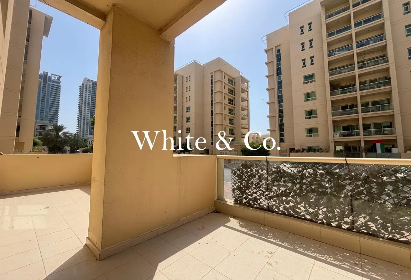 LARGE TERRACE | VACANT | WELL MAINTAINED