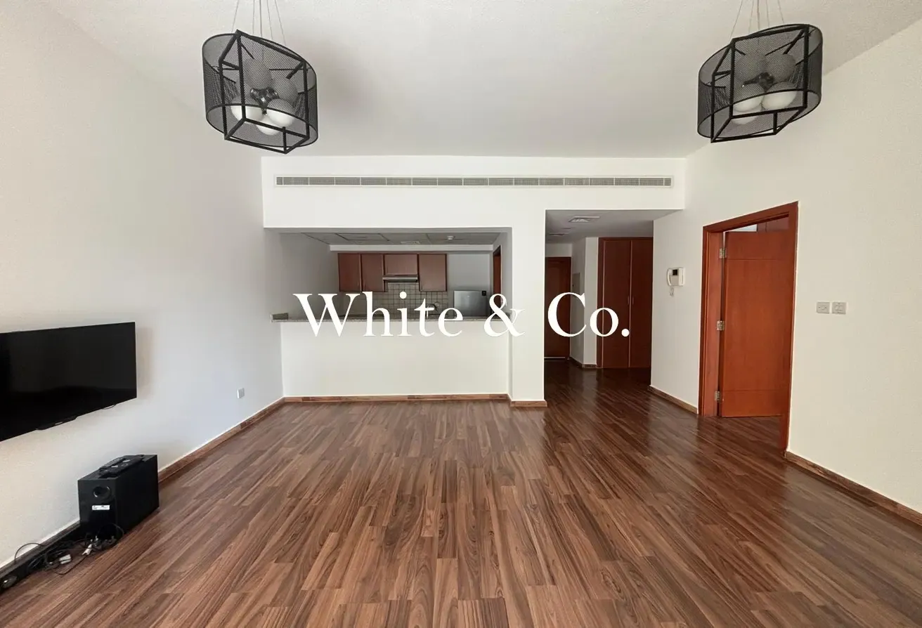 LARGE TERRACE | VACANT | WELL MAINTAINED