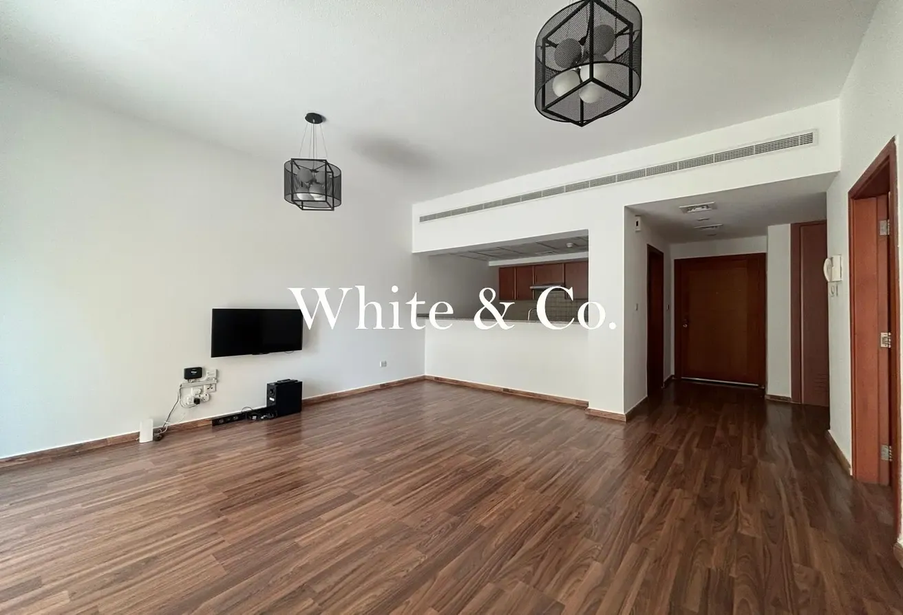 LARGE TERRACE | VACANT | WELL MAINTAINED