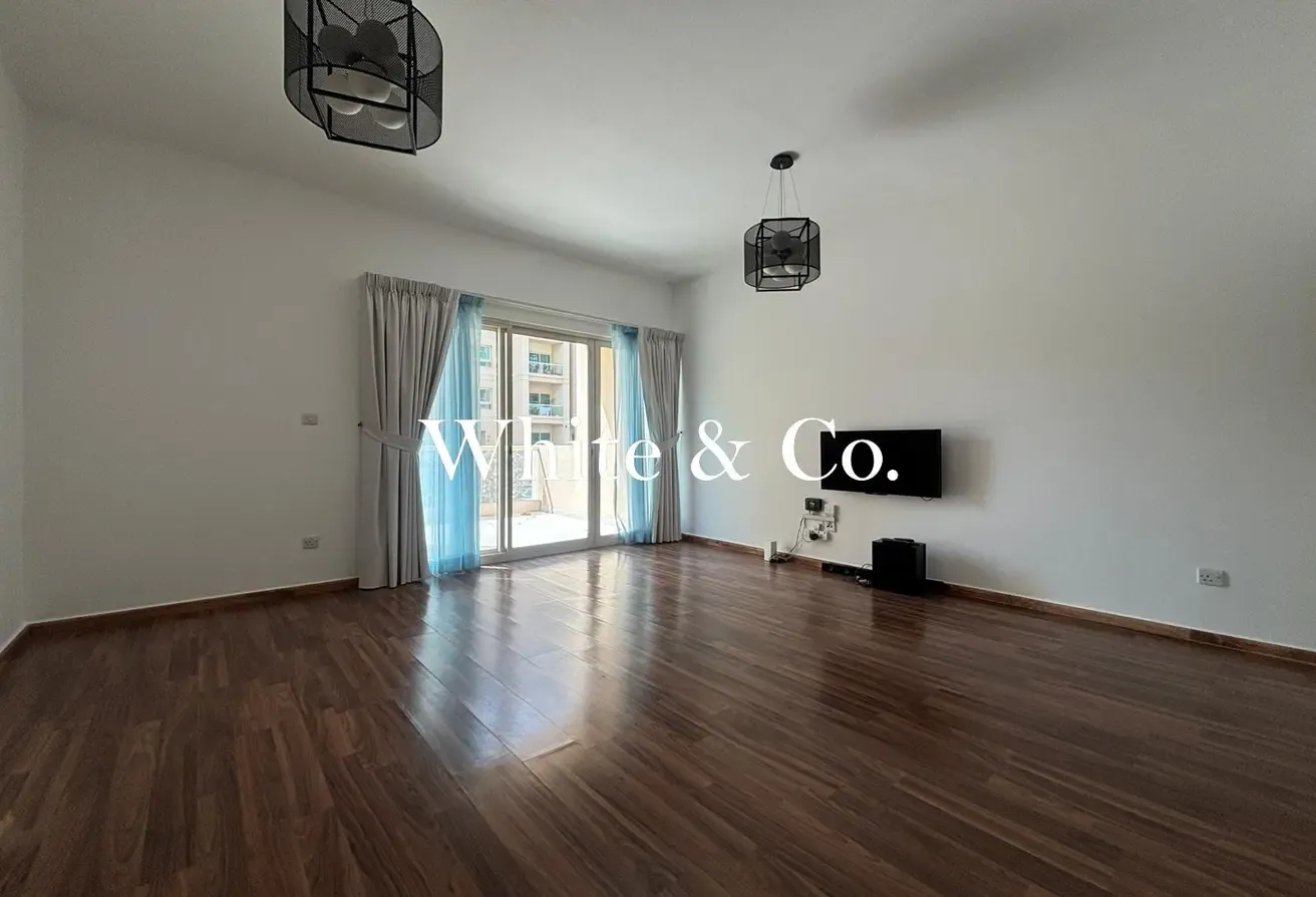 LARGE TERRACE | VACANT | WELL MAINTAINED
