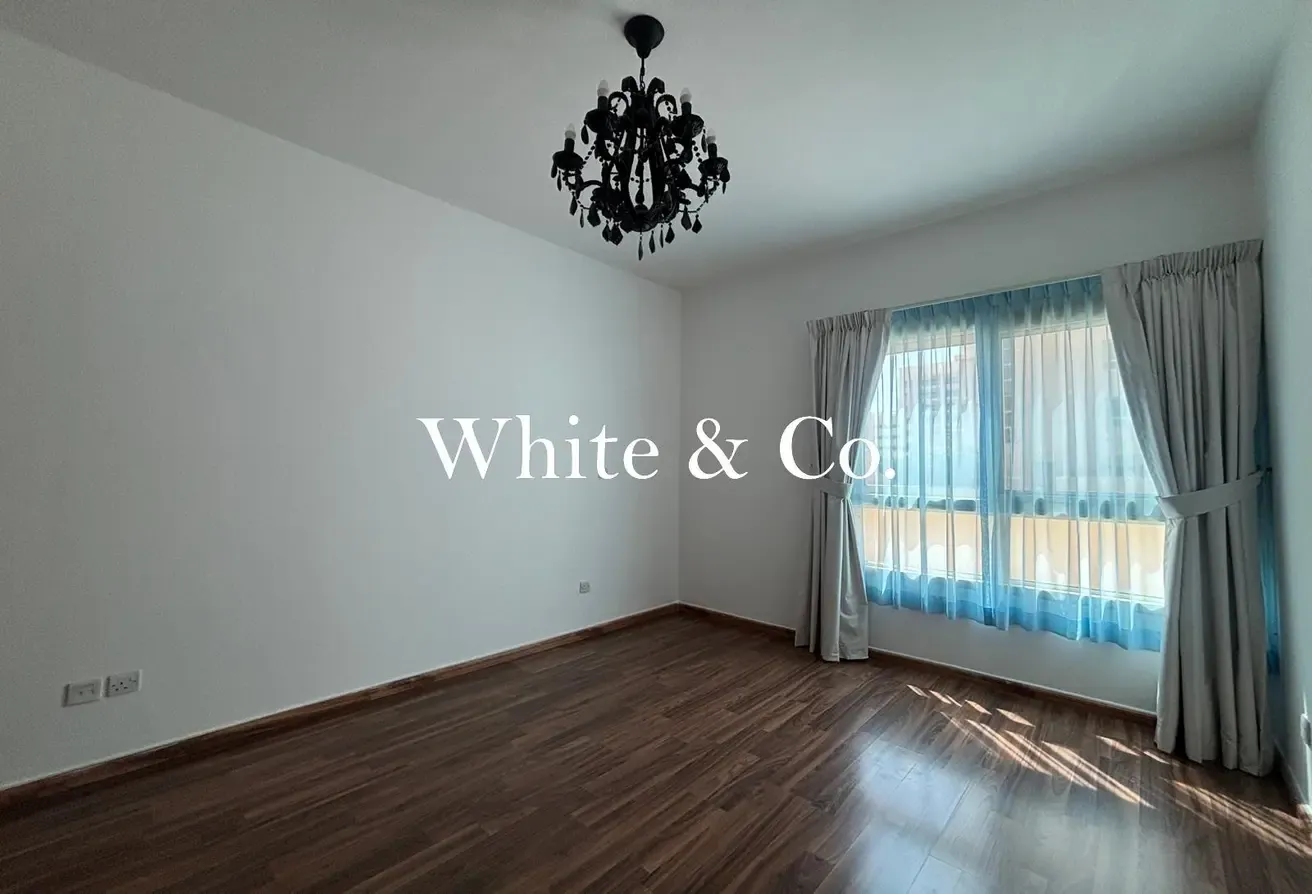 LARGE TERRACE | VACANT | WELL MAINTAINED