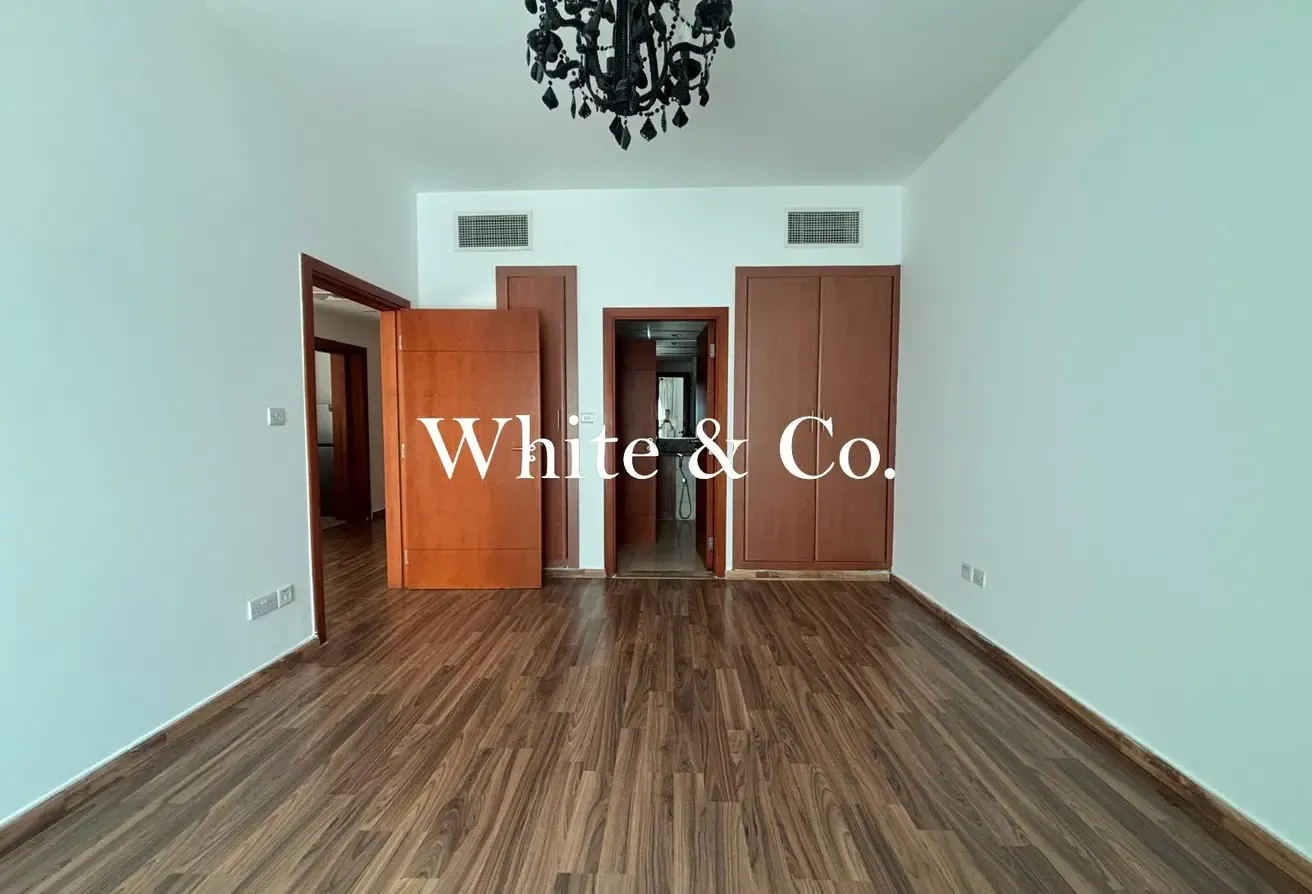 LARGE TERRACE | VACANT | WELL MAINTAINED