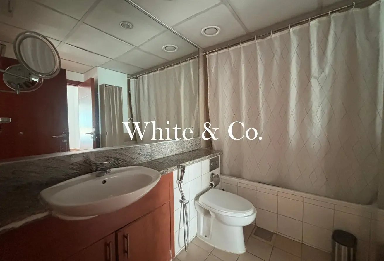 LARGE TERRACE | VACANT | WELL MAINTAINED