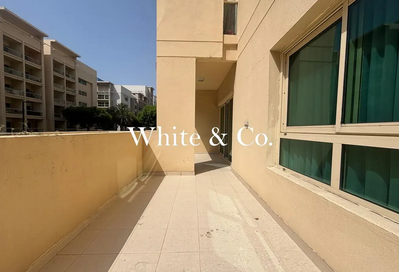 LARGE TERRACE | VACANT | WELL MAINTAINED