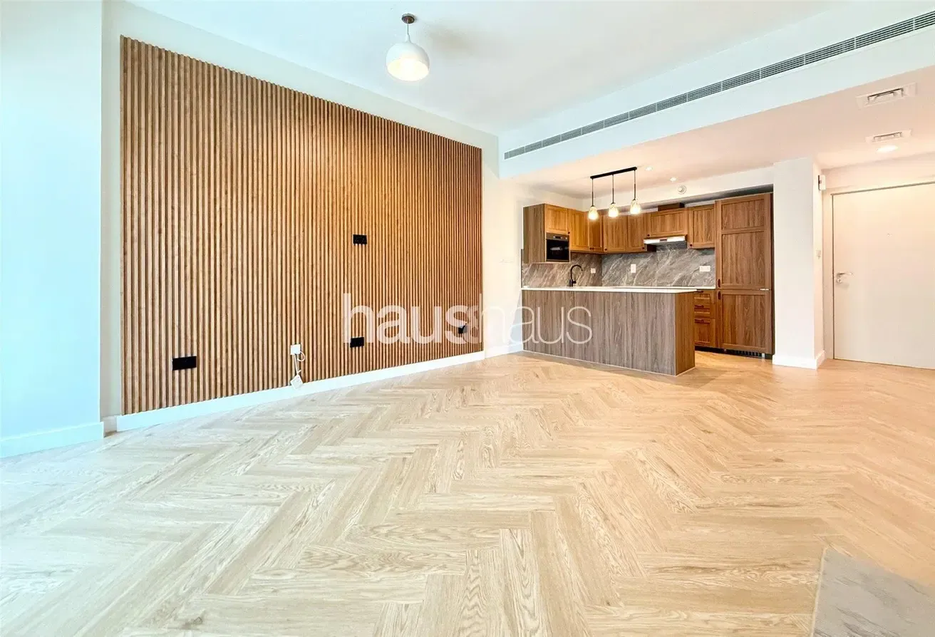 Tenanted | Upgraded | Mid floor | 2 Parking Spaces