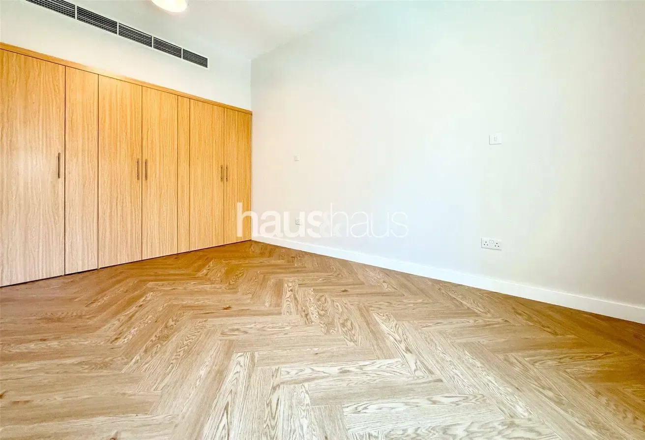 Tenanted | Upgraded | Mid floor | 2 Parking Spaces