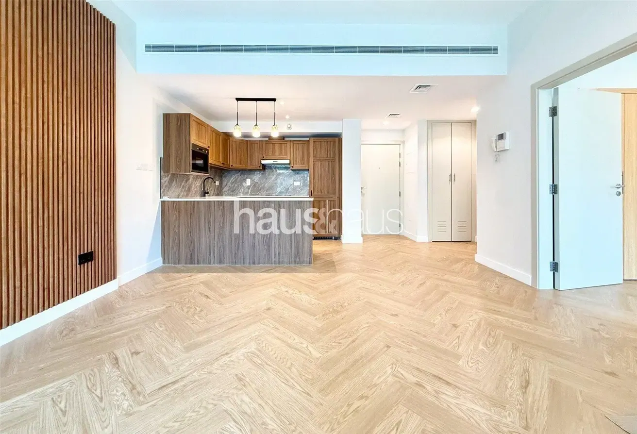 Tenanted | Upgraded | Mid floor | 2 Parking Spaces