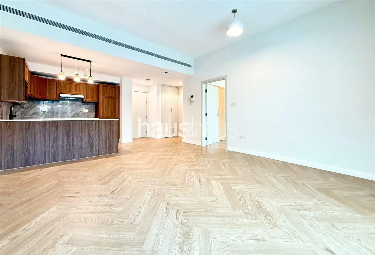 Tenanted | Upgraded | Mid floor | 2 Parking Spaces