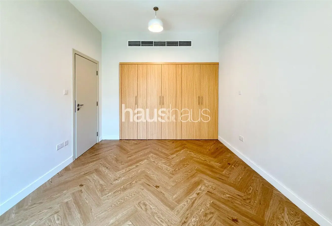 Tenanted | Upgraded | Mid floor | 2 Parking Spaces