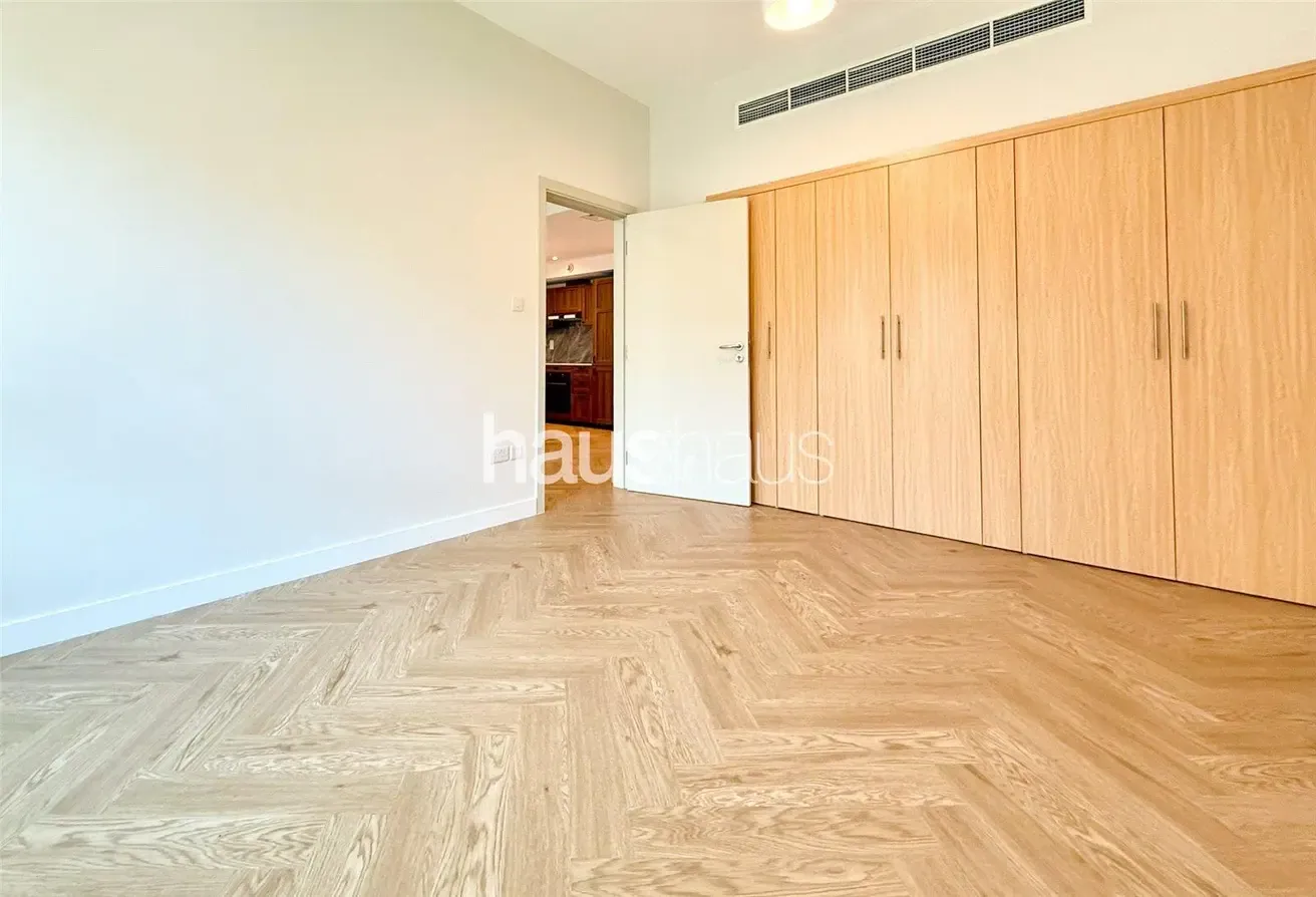 Tenanted | Upgraded | Mid floor | 2 Parking Spaces