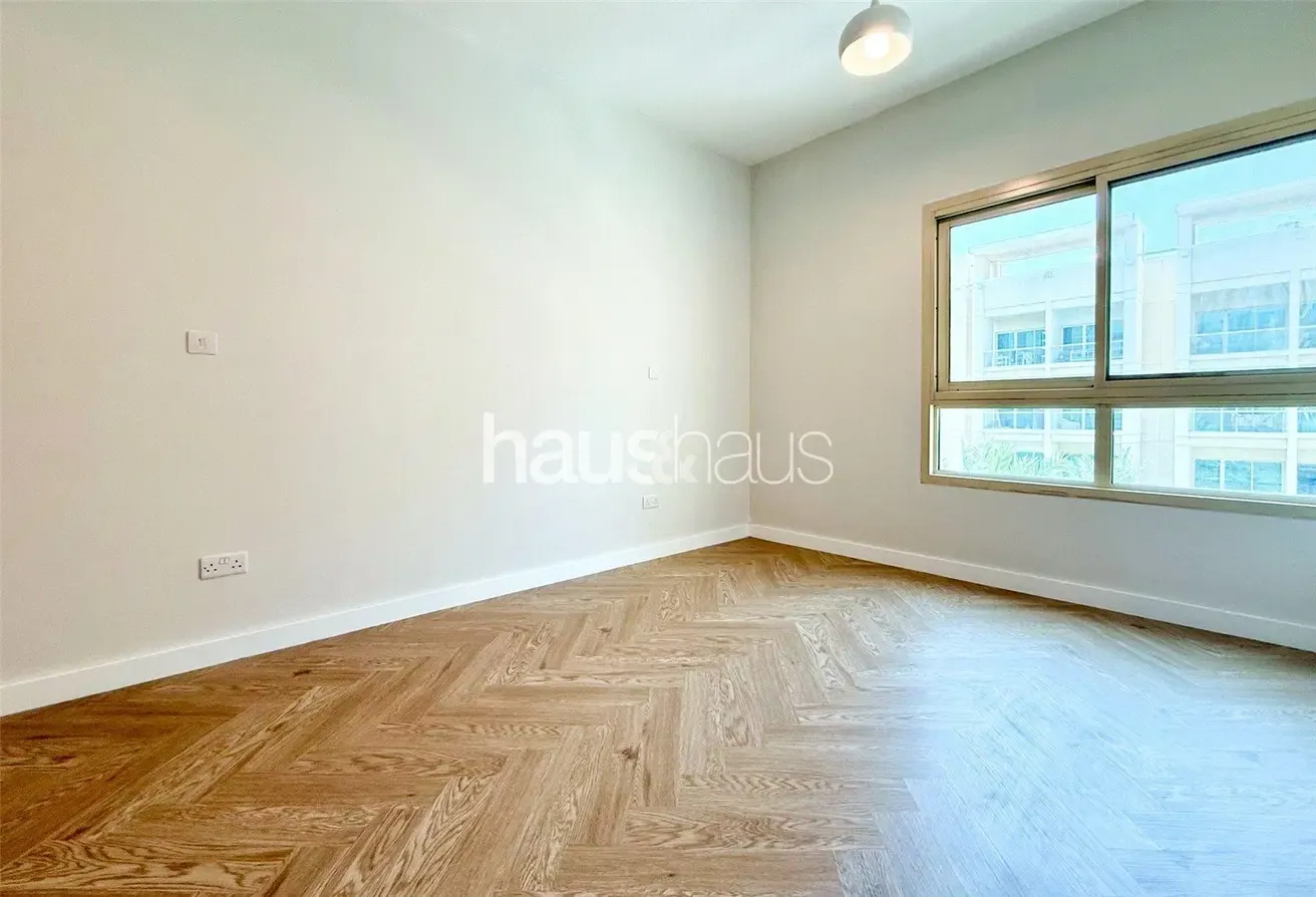 Tenanted | Upgraded | Mid floor | 2 Parking Spaces