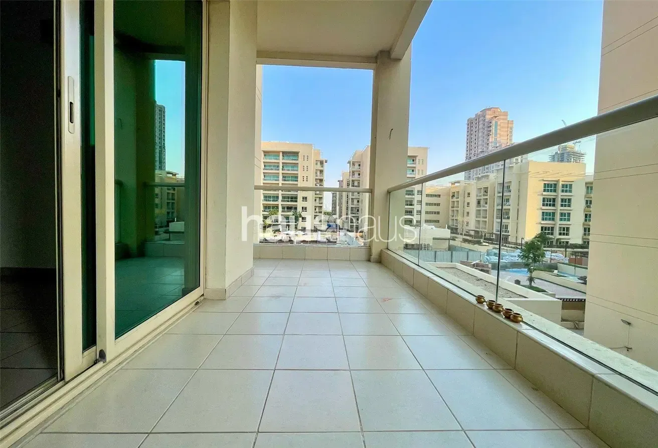 Tenanted | Mid-floor | Corner Unit |