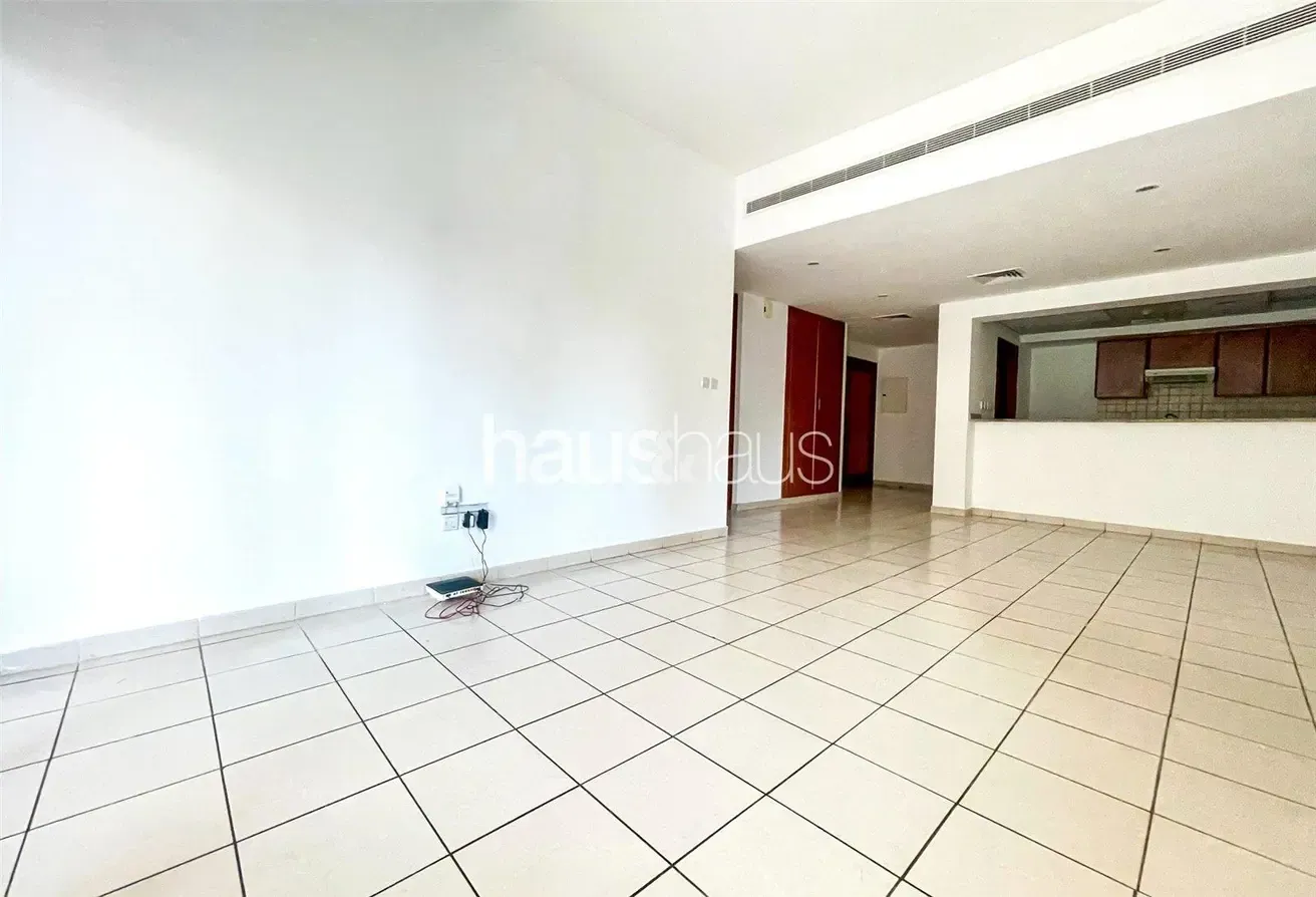 Tenanted | Mid-floor | Corner Unit |