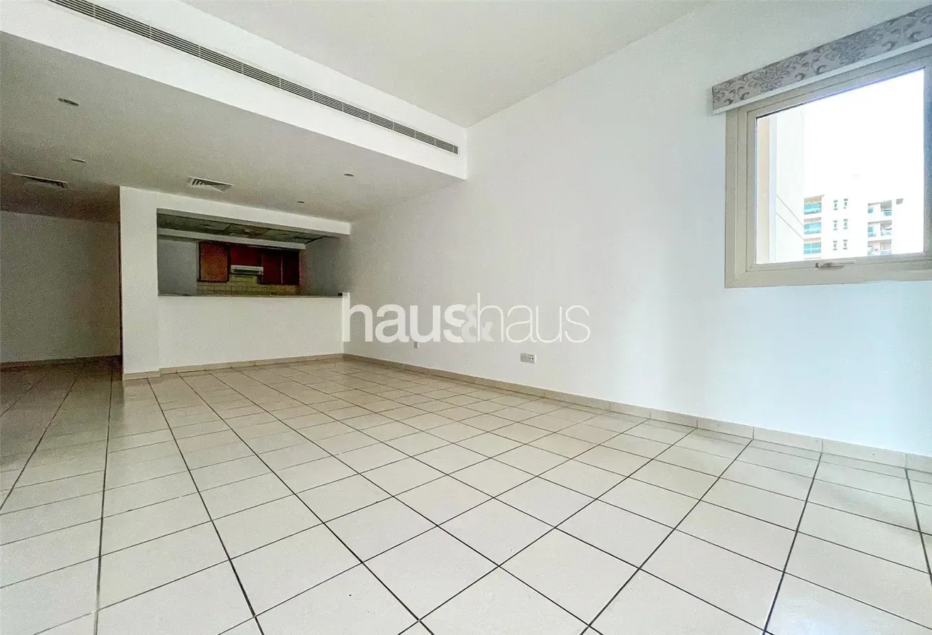 Tenanted | Mid-floor | Corner Unit |