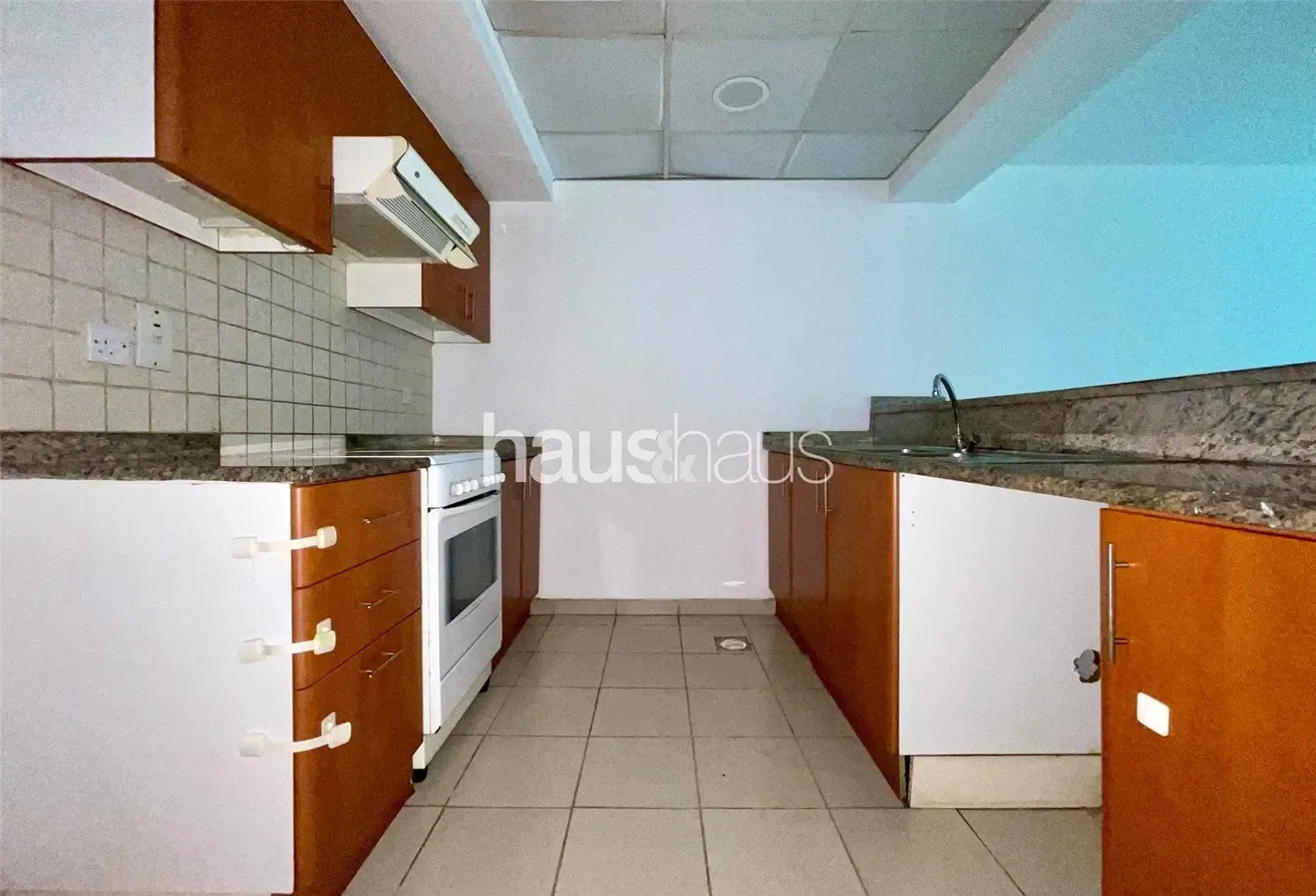 Tenanted | Mid-floor | Corner Unit |