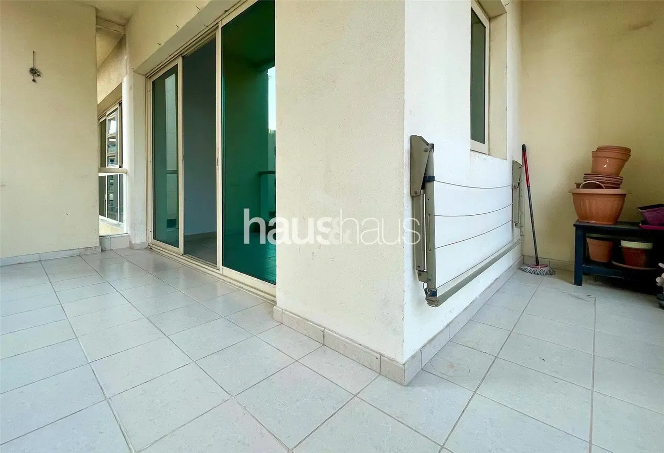 Tenanted | Mid-floor | Corner Unit |