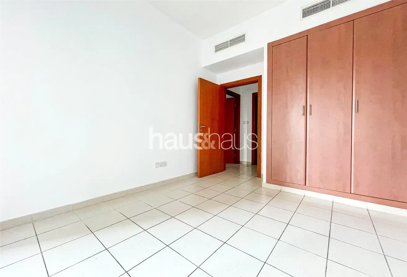 Tenanted | Mid-floor | Corner Unit |