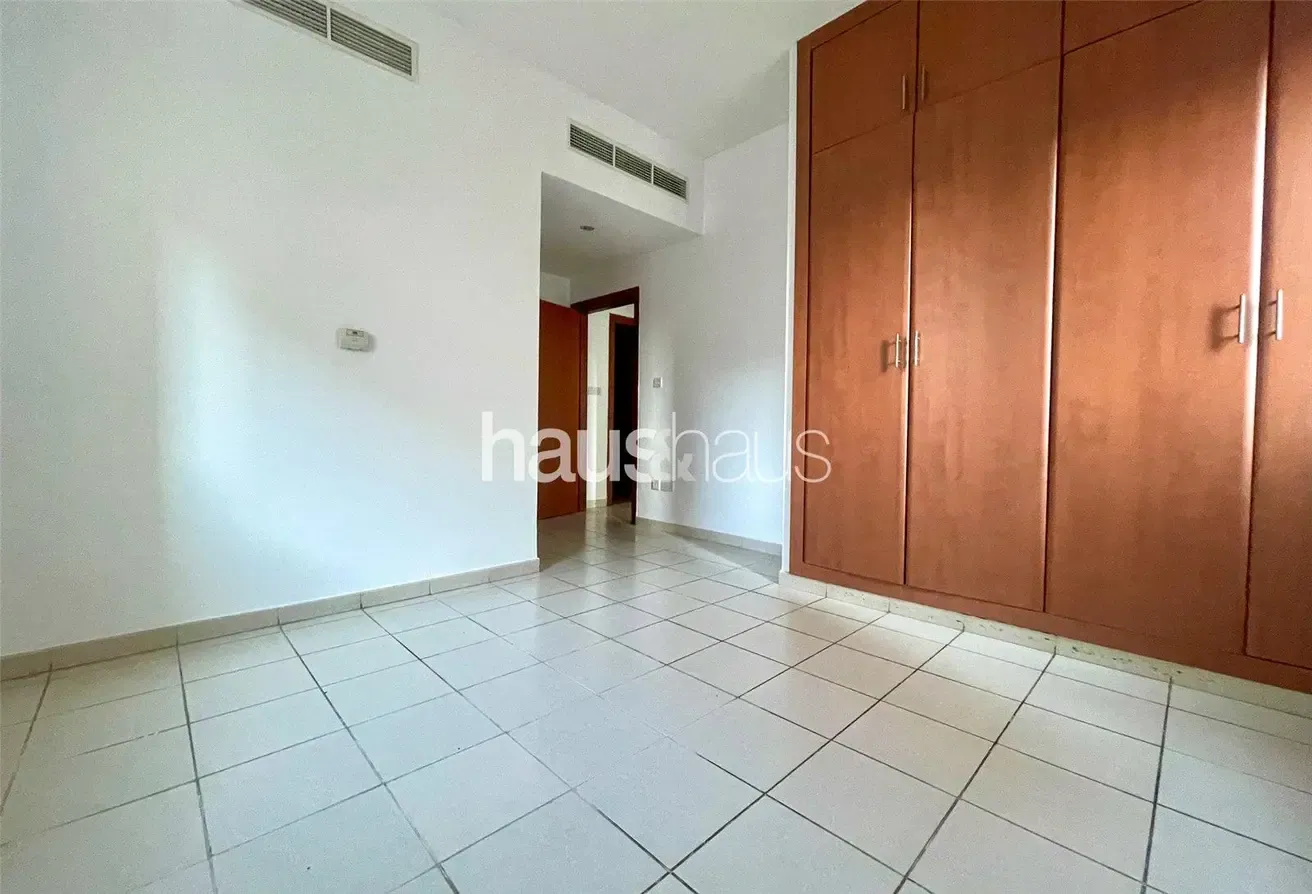 Tenanted | Mid-floor | Corner Unit |