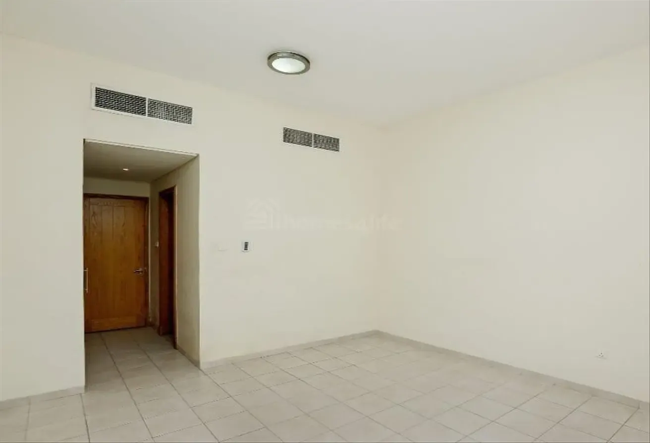 Spacious 2BR | Near Metro | Community View