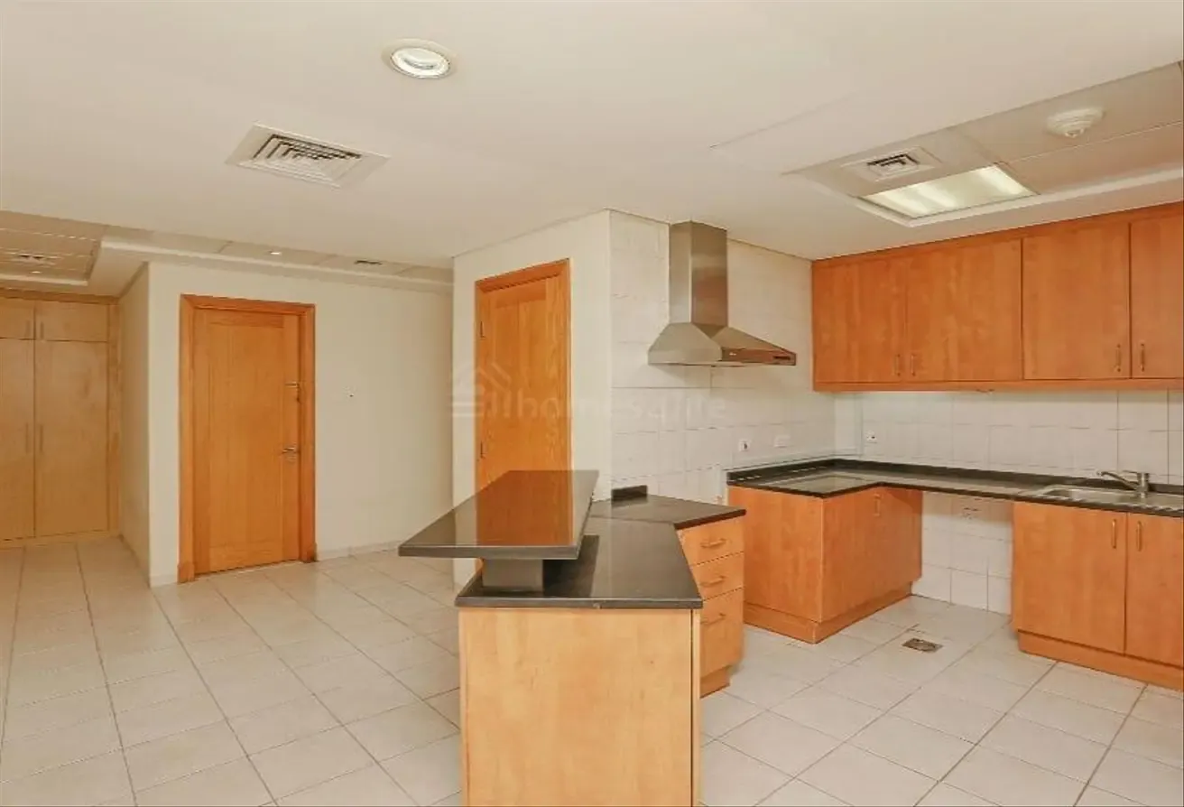 Spacious 2BR | Near Metro | Community View